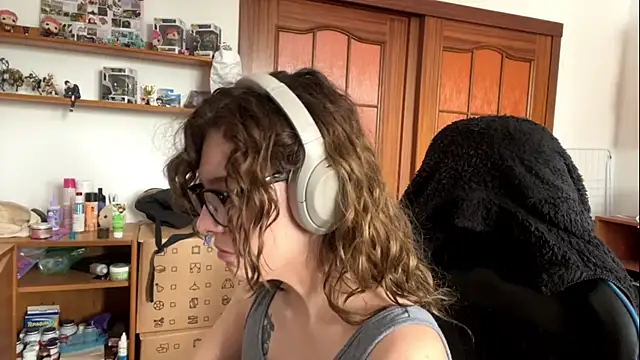 PillowPeachX webcam
