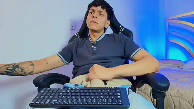 Milo_Storm webcam