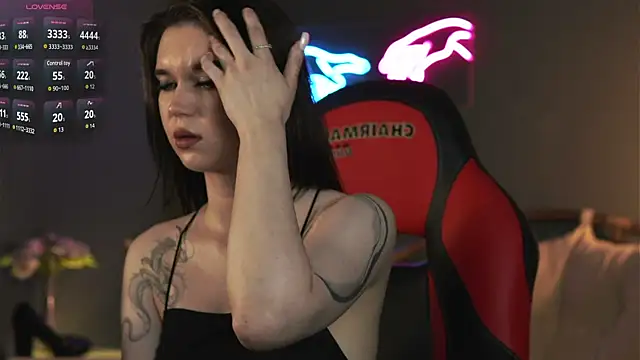 Mia_Via webcam
