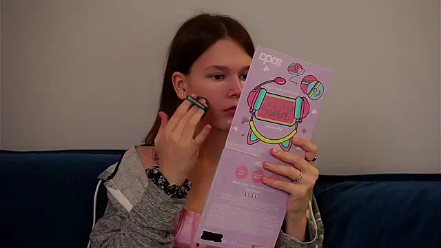 TiaGarnsey - brunette petite cam model