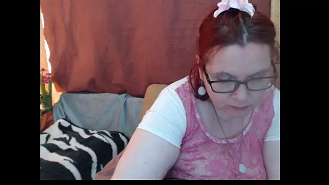 PlayfullMature webcam