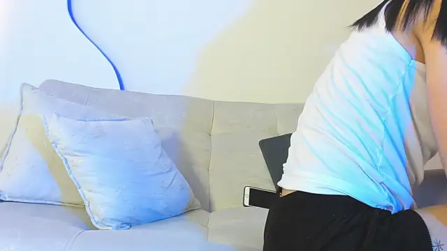 ArohomLester_ webcam