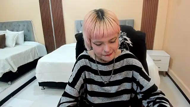 Bela_Craxkerr webcam