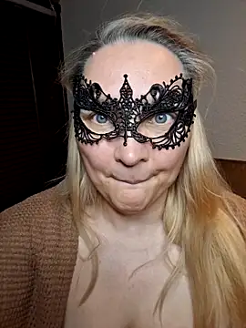 MaskedQueen77 webcam