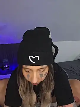 ThatAltGirl webcam