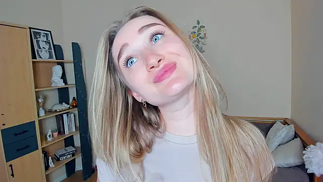 VioletteClaire webcam
