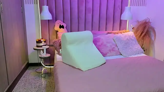 Model: ScarlettDreamss7