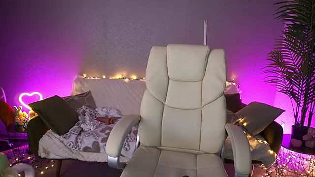 LylaYeess webcam
