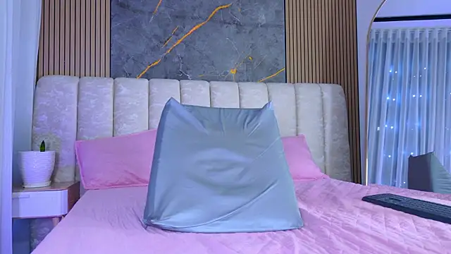 mia_scot webcam
