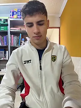 AdrianRinaldi Live Webcam on Stripchat