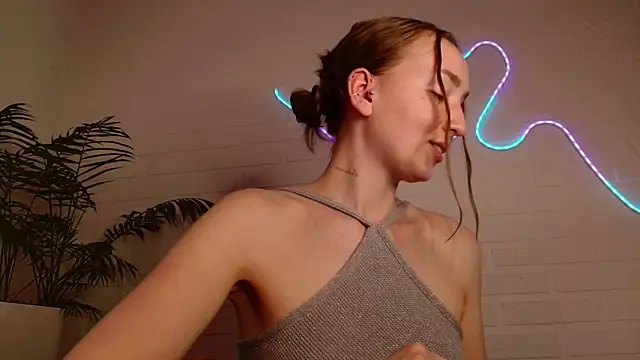 WhitePrincessLuna webcam