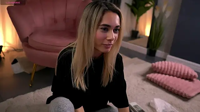 aishleybee - AishleyBee's free webcam - UK Sex Cams
