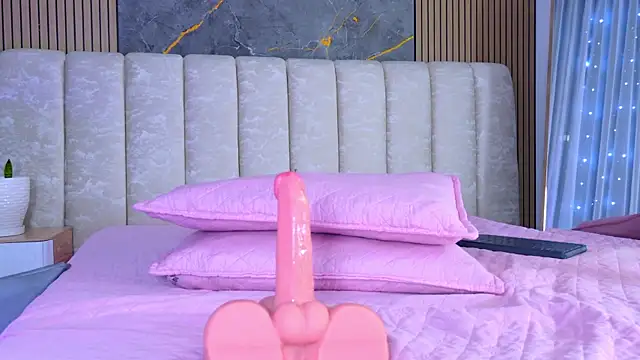 mia_scot webcam