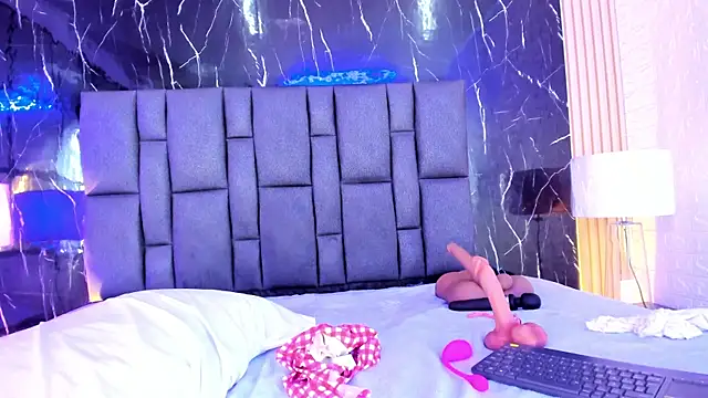 bustyglow - BustyGlow's free webcam - UK Sex Cams