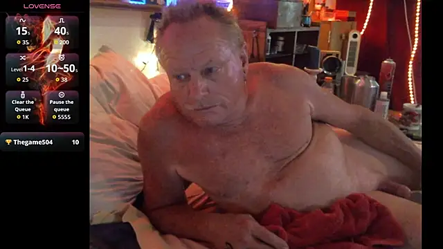 Pussyeat2please webcam