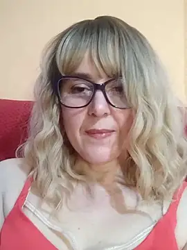 Amelialove42 webcam