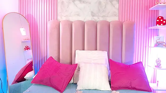ArianaRougee webcam