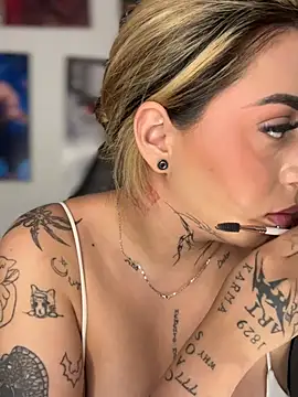 CarolQueen1_ webcam