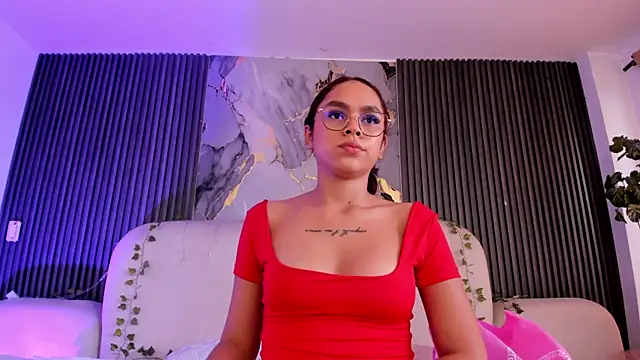 CarolineFyre webcam