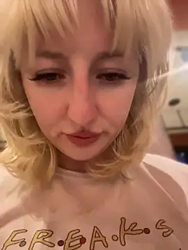 RonnieKiss webcam