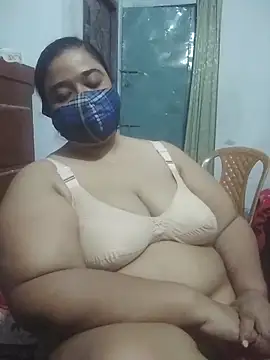 momo_loves webcam