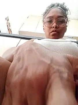biiancaestradaa (F milf) - I'll kiss you 😘