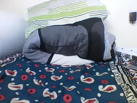plittle2 - Plittle2's free webcam - UK Sex Cams