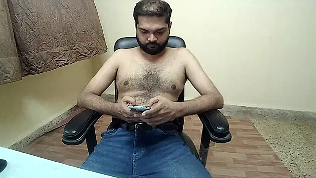 kinky_kumarr (Ask my age) - Hairy hunk come lets have fun