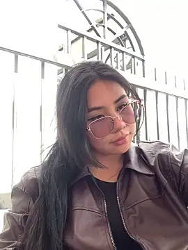 CelesteBlack_Pink webcam