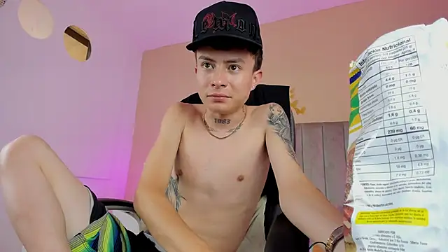 nascary_fox (M twink) - show ass spank x3+oil dog