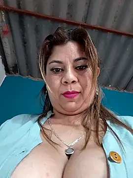 Laura-Hernandez webcam