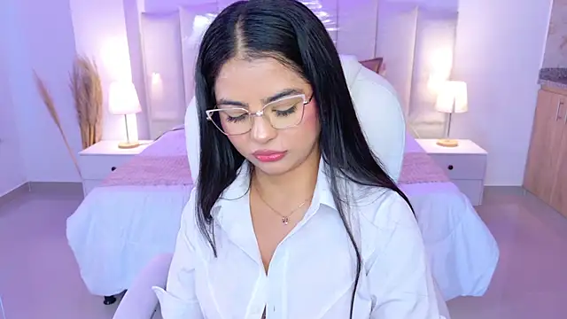 Layla_Breezee webcam