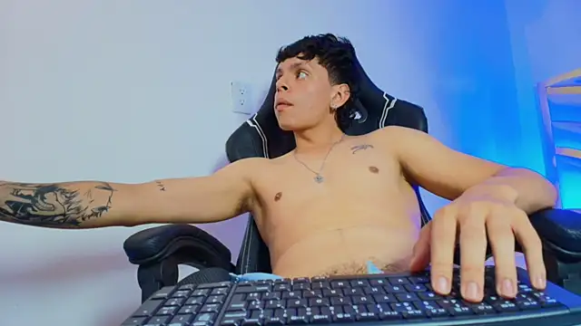 Milo_Storm webcam