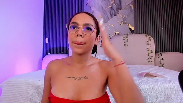 CarolineFyre webcam