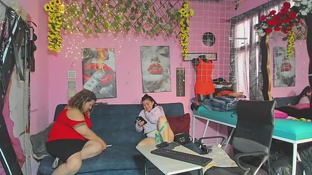 lesbiancuple - Lesbiancuple's free webcam - UK Sex Cams