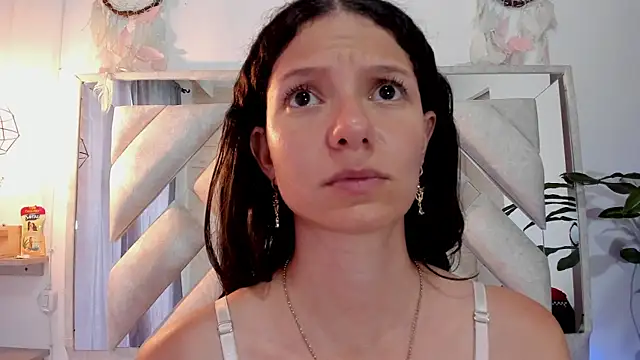 sofy_bonnet1 webcam