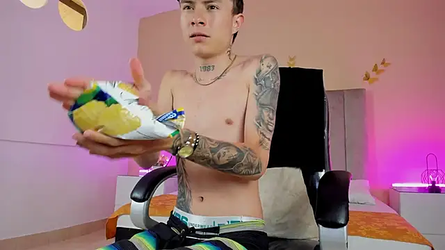 Nascary_Fox webcam