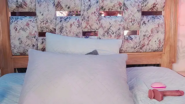 DollyDarla webcam
