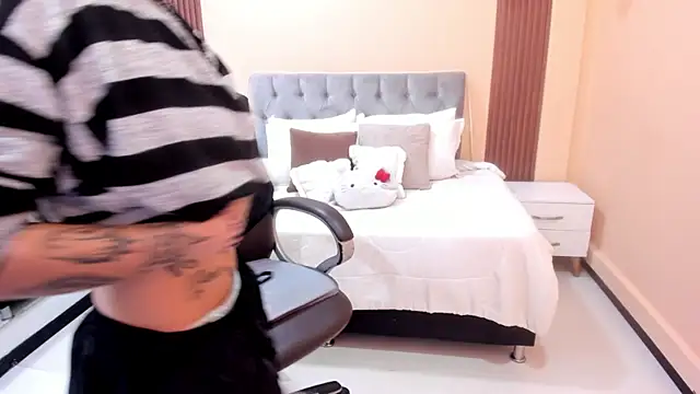 Bela_Craxkerr webcam