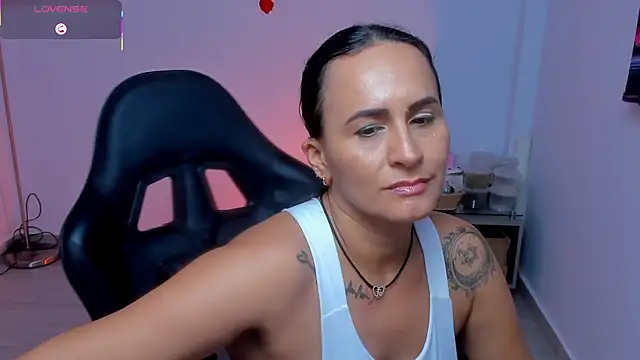 Sara_Charmy webcam