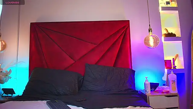 NahomiRoss webcam