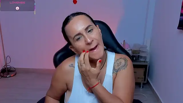 Sara_Charmy webcam