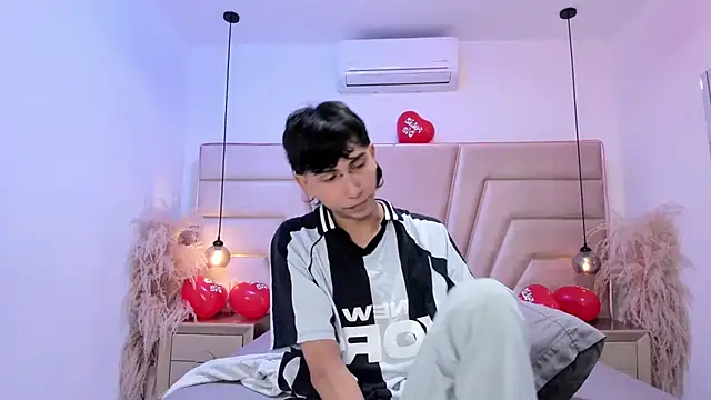 Milan_LewisS webcam