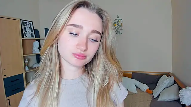 VioletteClaire webcam