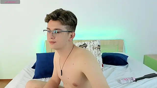 Miless_Cooper webcam
