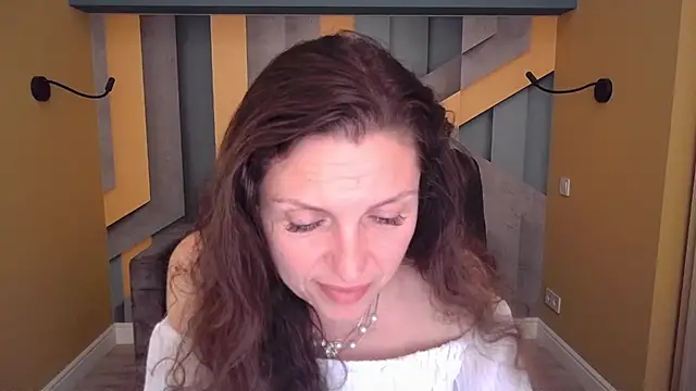EllaLong webcam