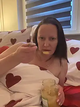 lindalee90 - LindaLee90's free webcam - UK Sex Cams