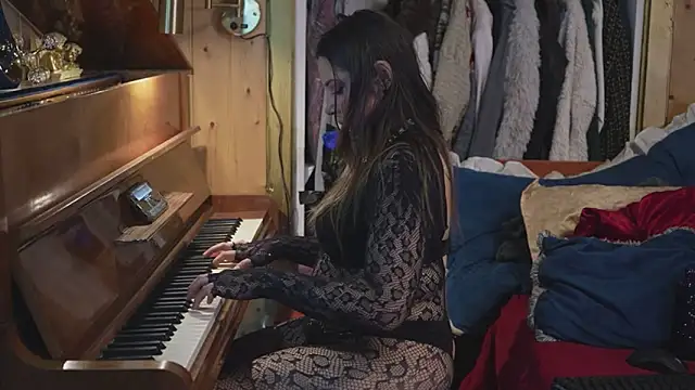 VanessaDoyle webcam