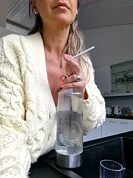 celynaross (Ask my age) - Ocean Squirt