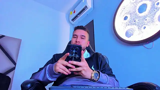 mike_257 webcam